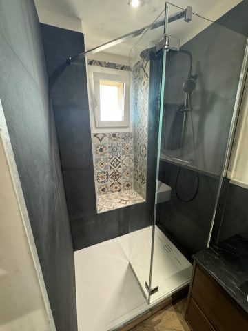 Renovation-de-salle-de-bain-par-votre-macon-a-Cornillons-Confoux