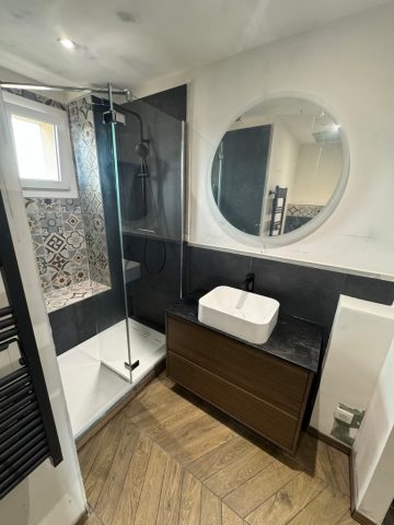 Salle-de-bain-renovee-par-votre-macon-a-Cornillons-Confoux